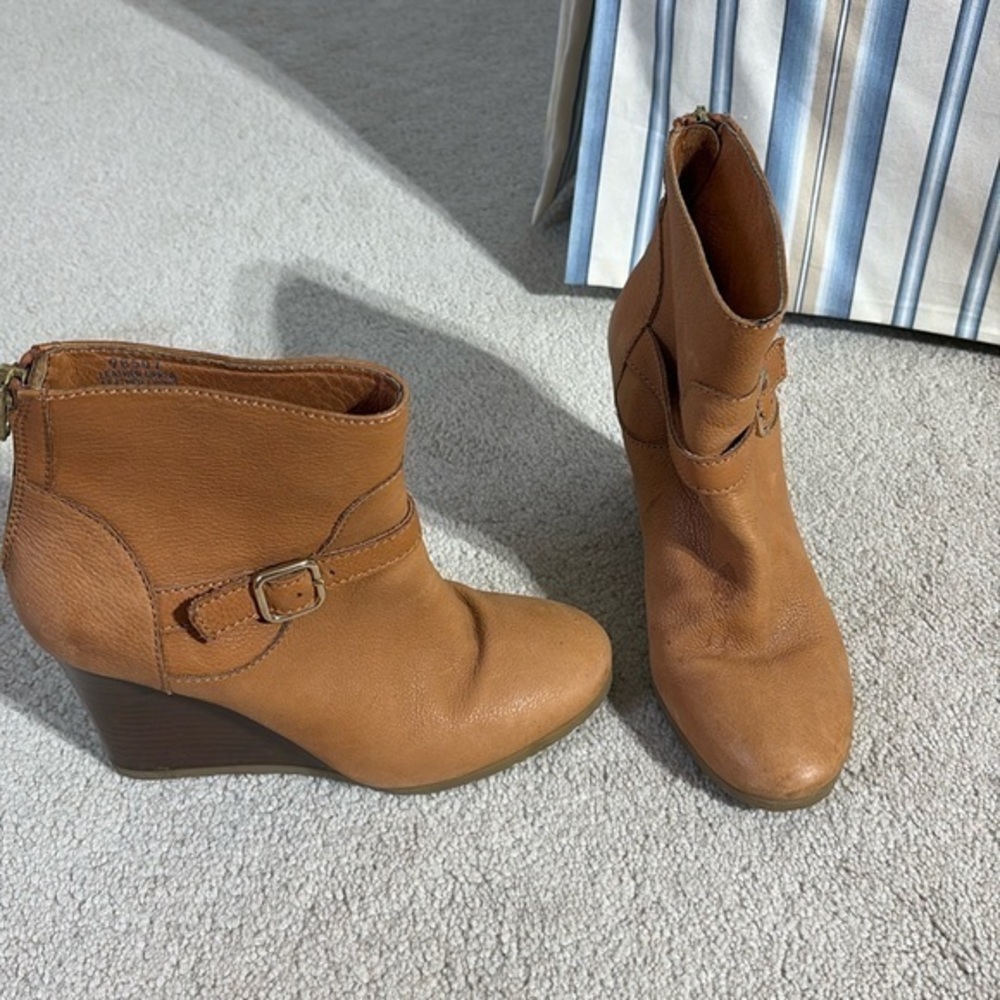 🍯 J. Crew tan wedge heel buckle booties